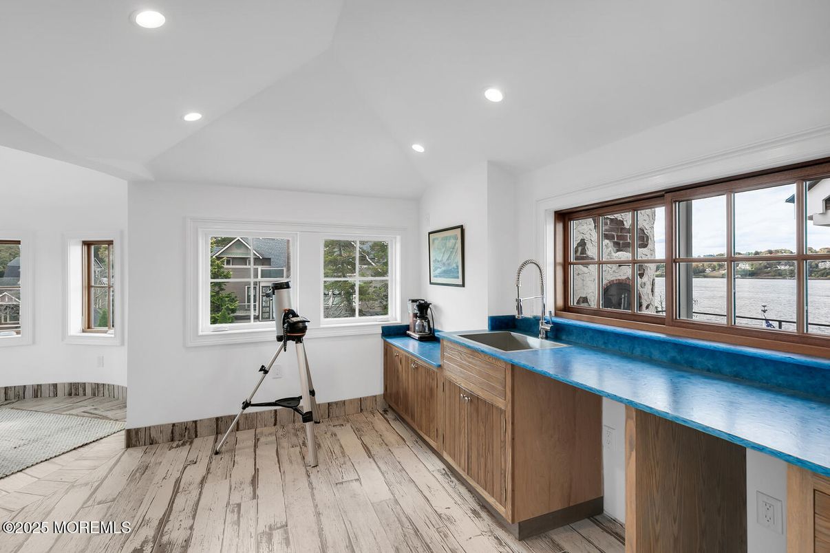 Interior, Kitchen, Recessed Lighting, Water, Wood Texture Flooring