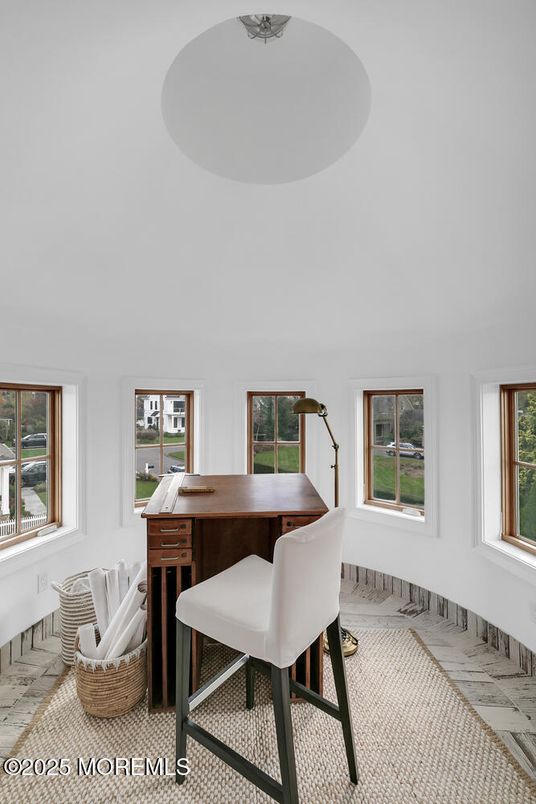 Home Office, Interior