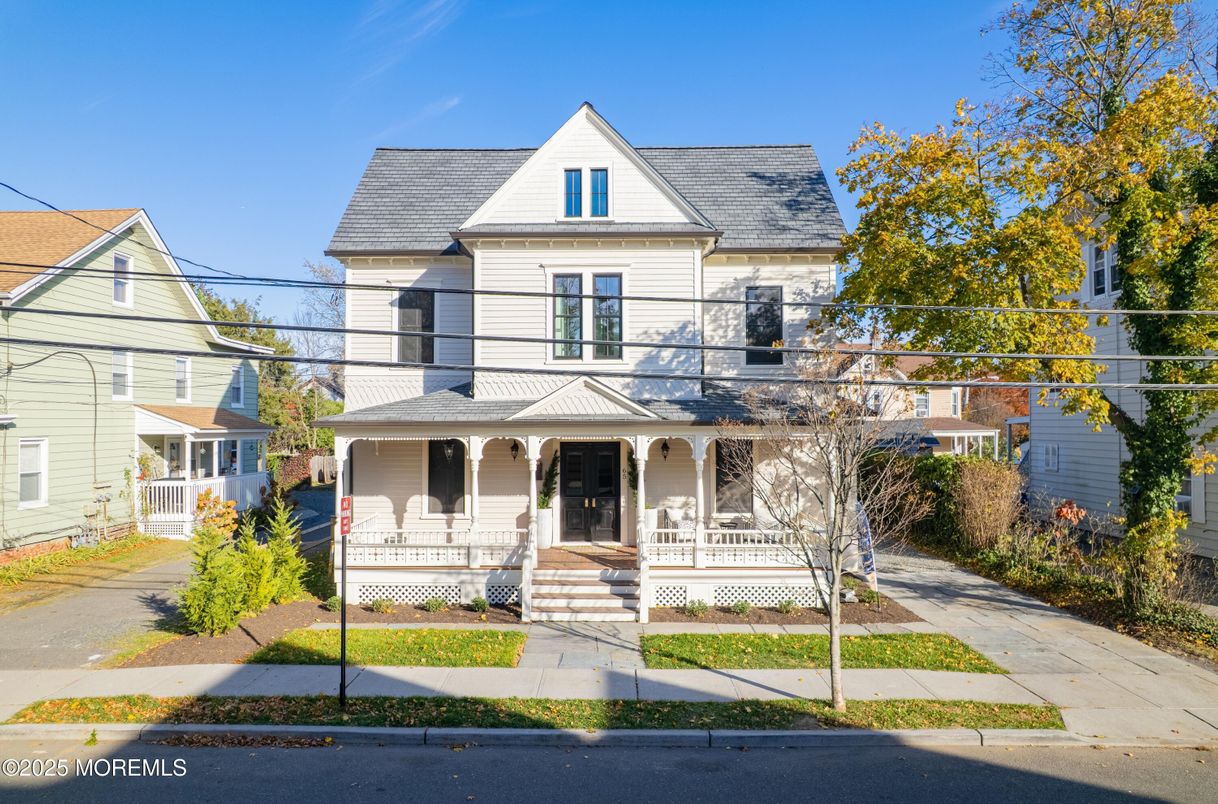 Exterior, Facade, Queen Anne Victorian