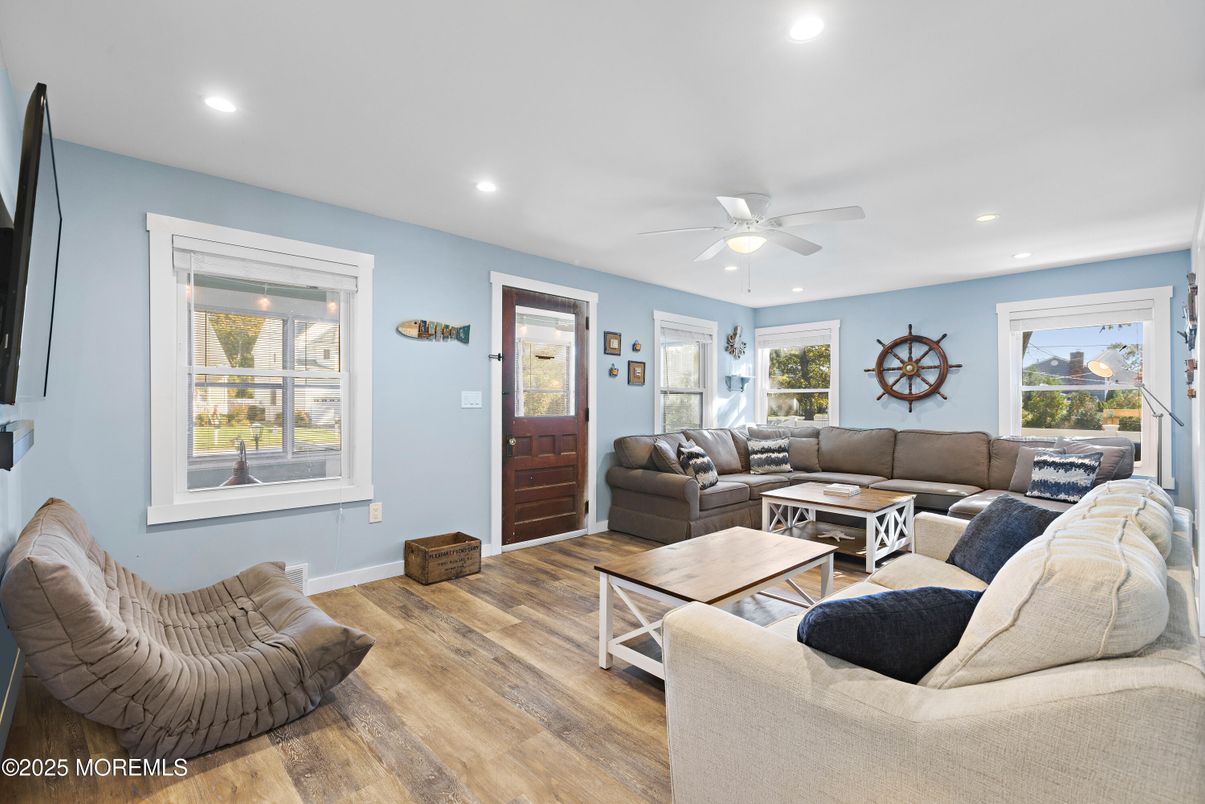 Interior, Living room, Recessed Lighting, Wood Texture Flooring