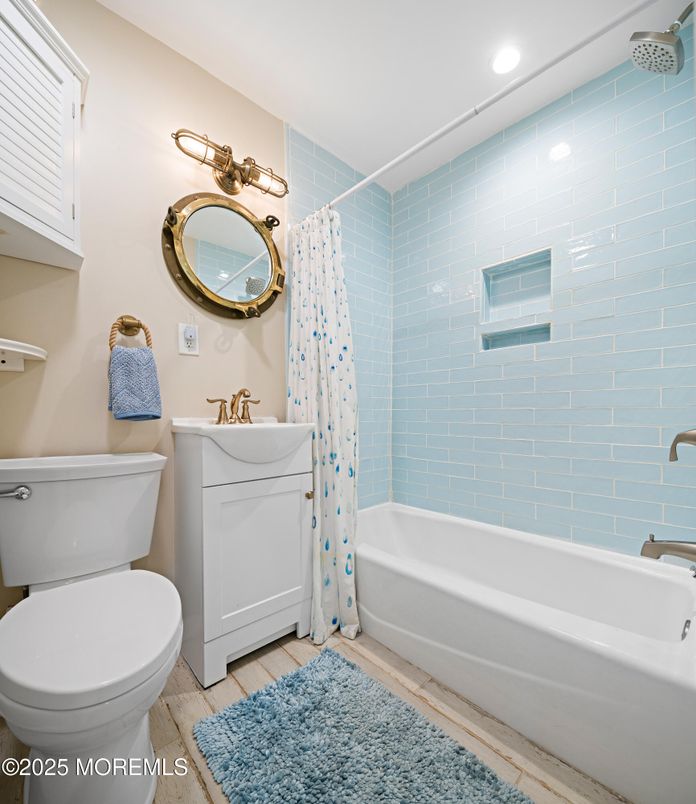 Bathroom, Interior, Recessed Lighting, Wood Texture Flooring