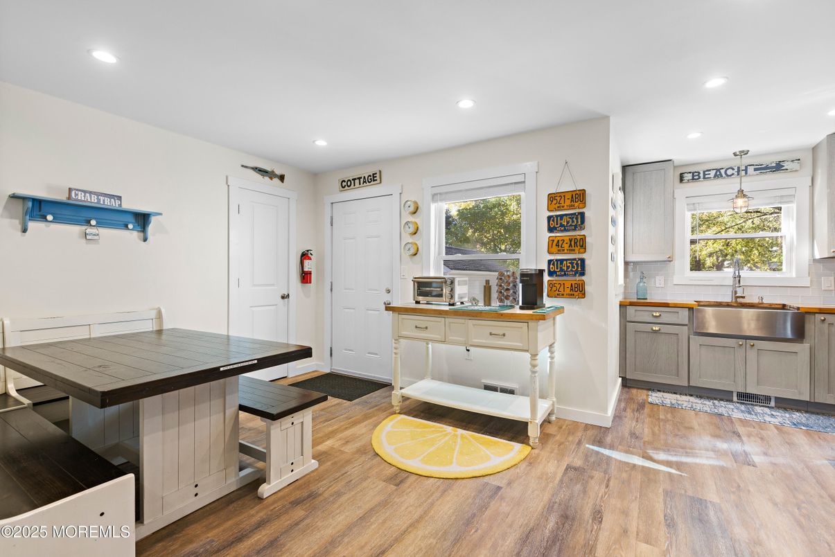 Interior, Kitchen, Pendant Lights, Recessed Lighting, Wood Texture Flooring