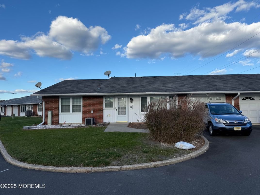 Attached, Exterior, Facade, Brick Facade, Ranch