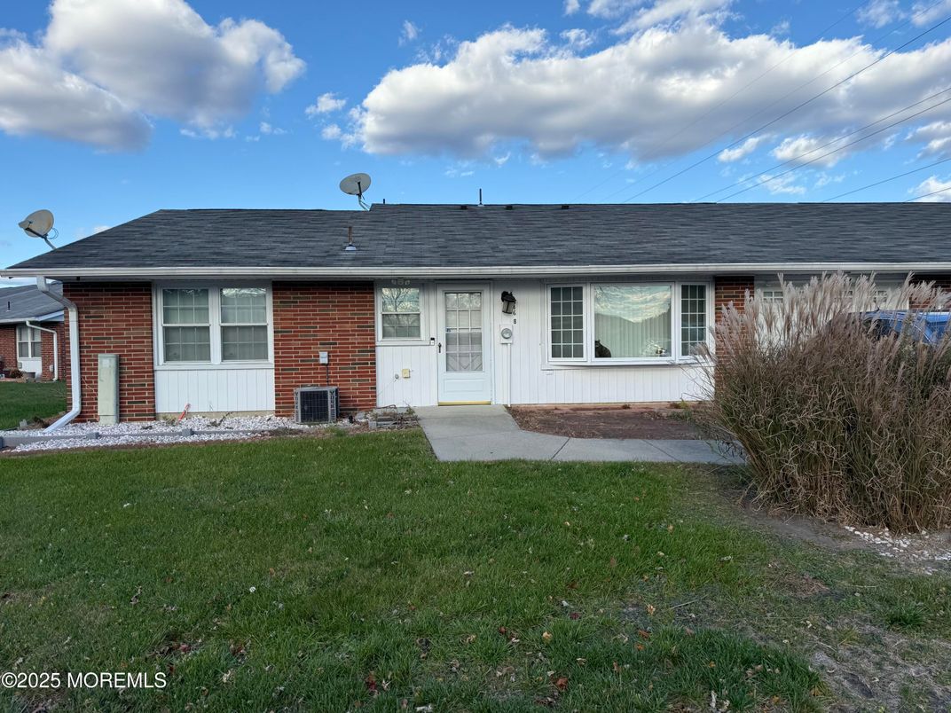 Exterior, Facade, Brick Facade, Ranch