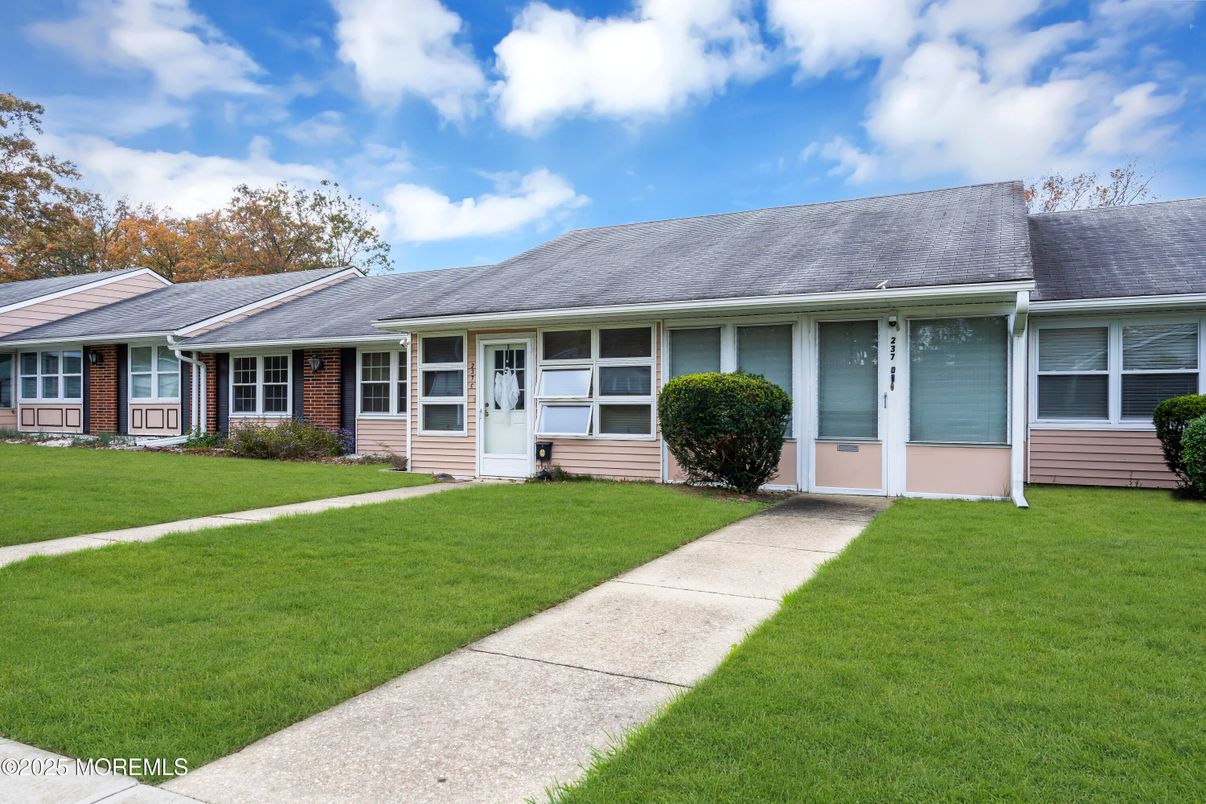 Exterior, Facade, Brick Facade, Ranch