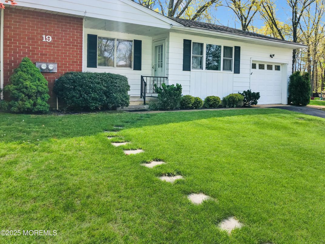 Attached, Backyard, Exterior, Facade, Brick Facade, Ranch