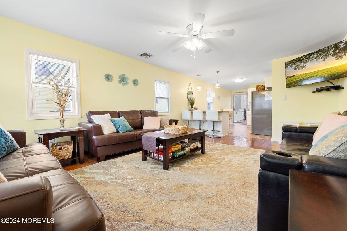 Interior, Kitchen, Living room, Pendant Lights, Wood Texture Flooring