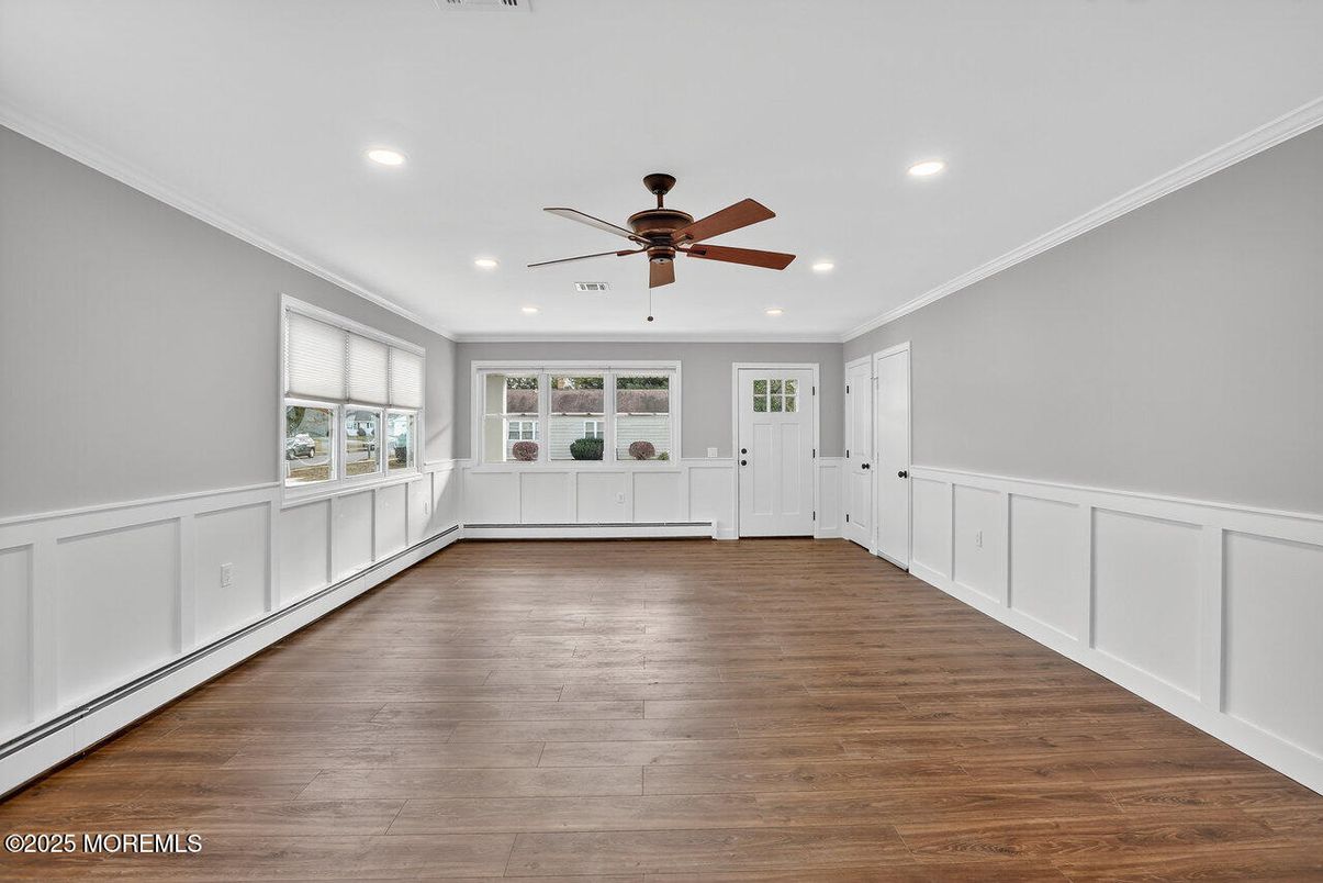 Empty room, Interior, Recessed Lighting, Wood Texture Flooring