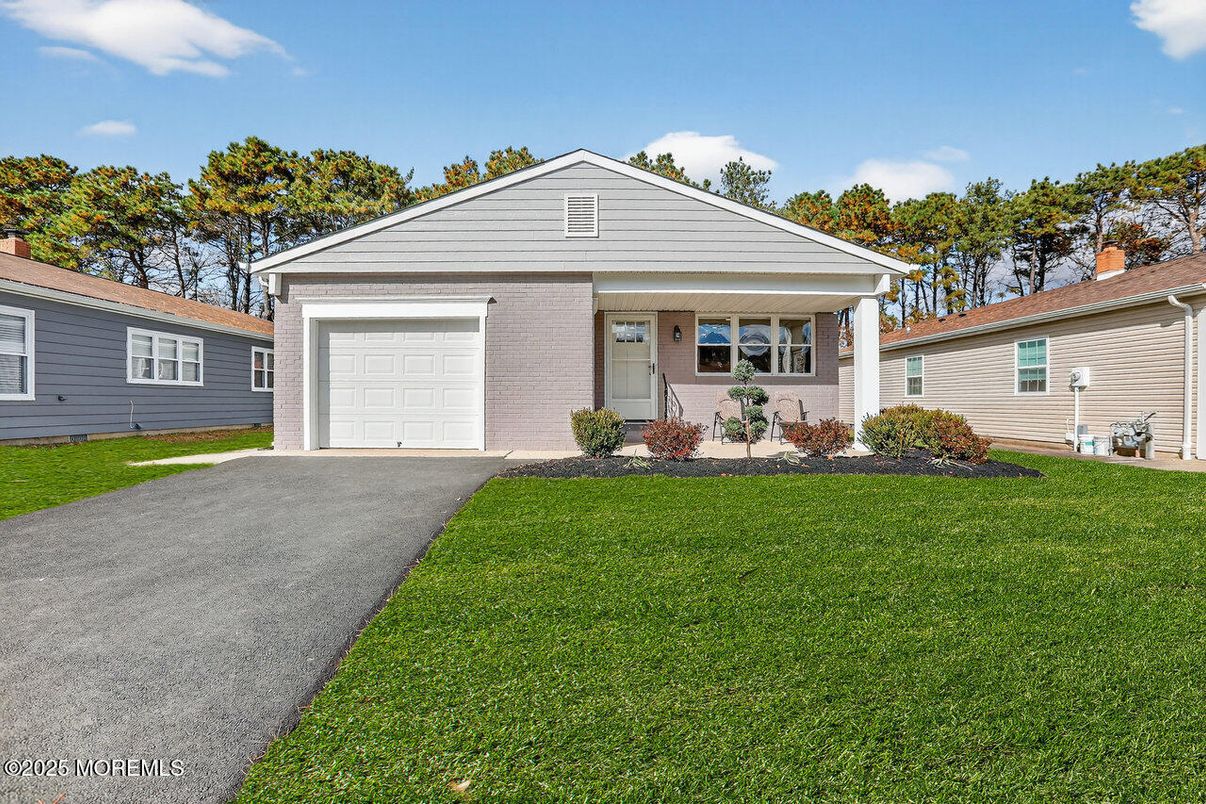 Attached, Exterior, Facade, Brick Facade, Ranch