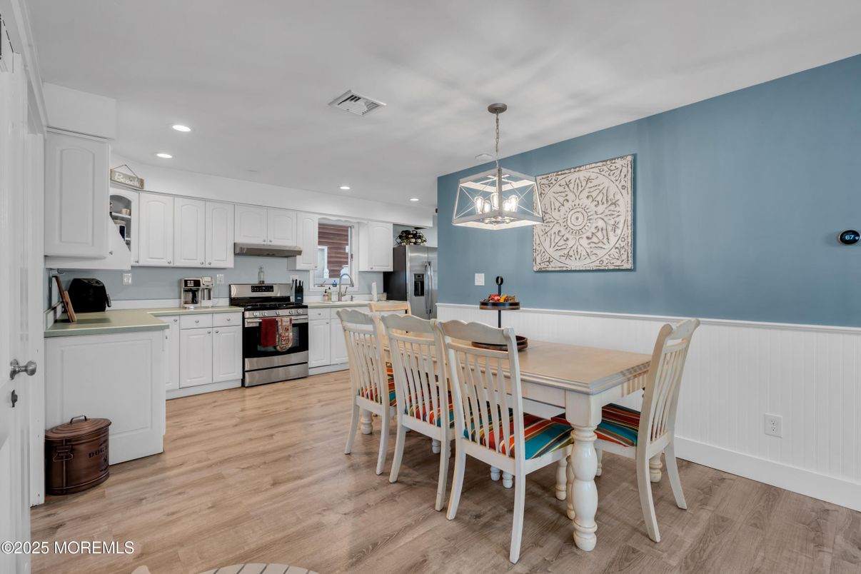 Dining room, Interior, Kitchen, Pendant Lights, Recessed Lighting, Stainless Steel Appliances, Wood Texture Flooring