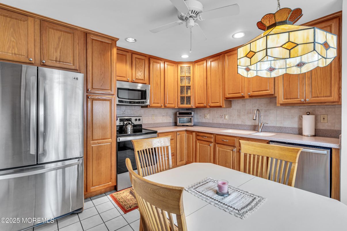 Dining room, Interior, Kitchen, Recessed Lighting, Stainless Steel Appliances