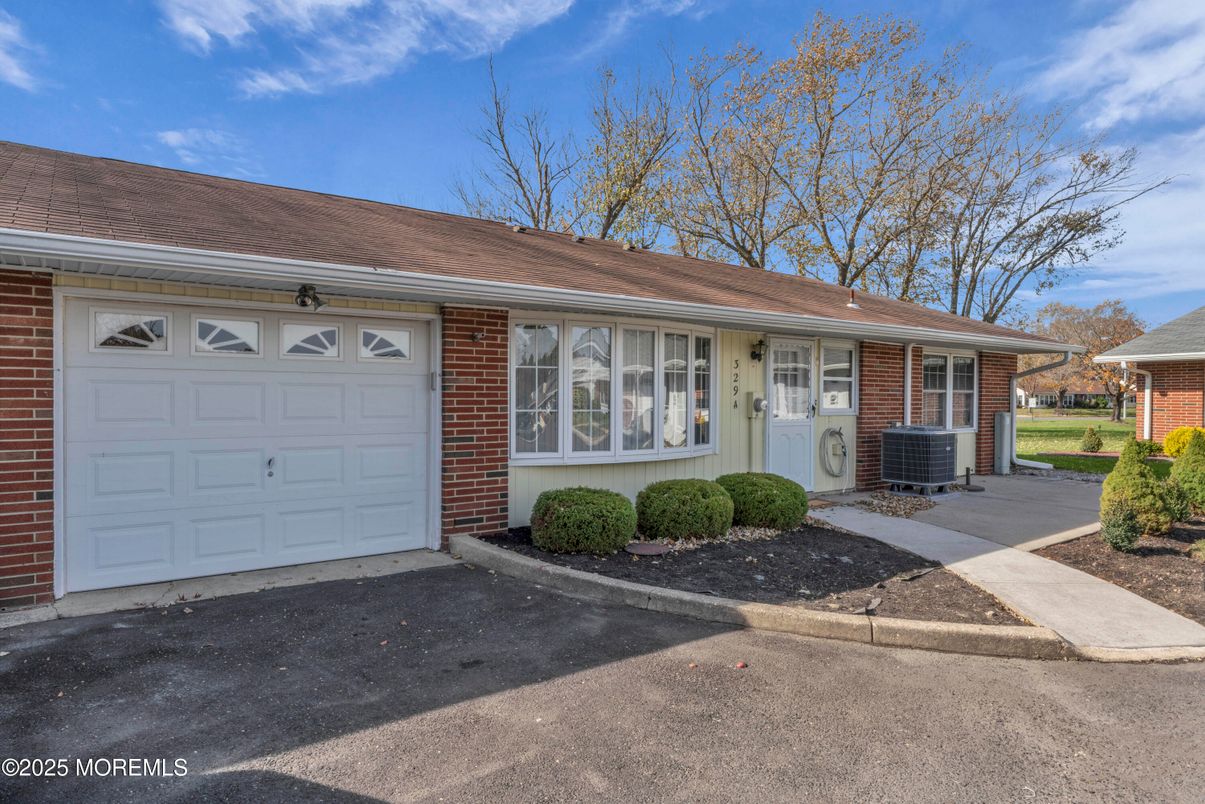 Attached, Exterior, Facade, Brick Facade, Ranch