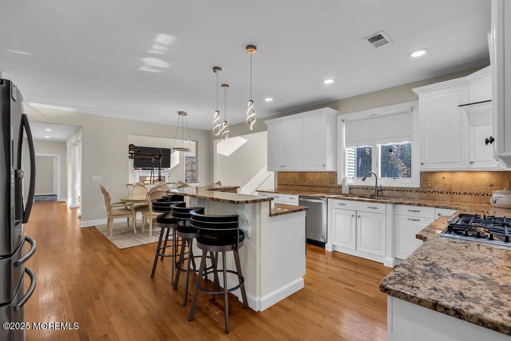 Dining room, Interior, Kitchen, Pendant Lights, Recessed Lighting, Wood Texture Flooring