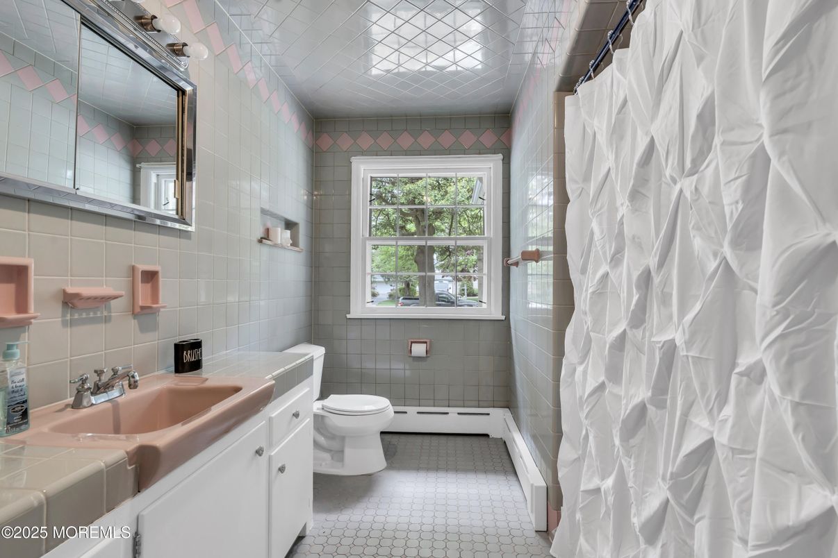 Bathroom, Interior, Tile Countertops