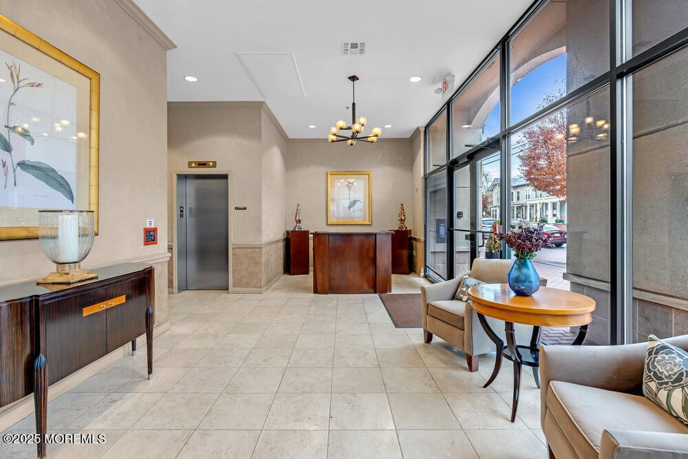 Chandelier, Elevator, Interior, Recessed Lighting