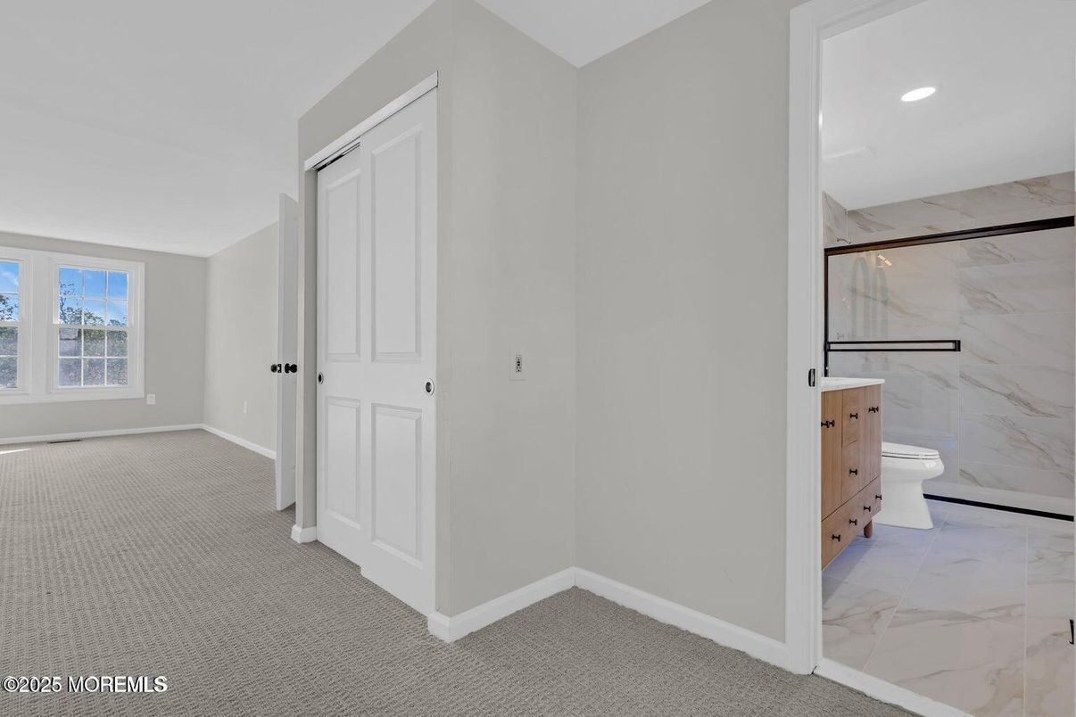 Bathroom, Interior, Marble, Marble Walls, Recessed Lighting