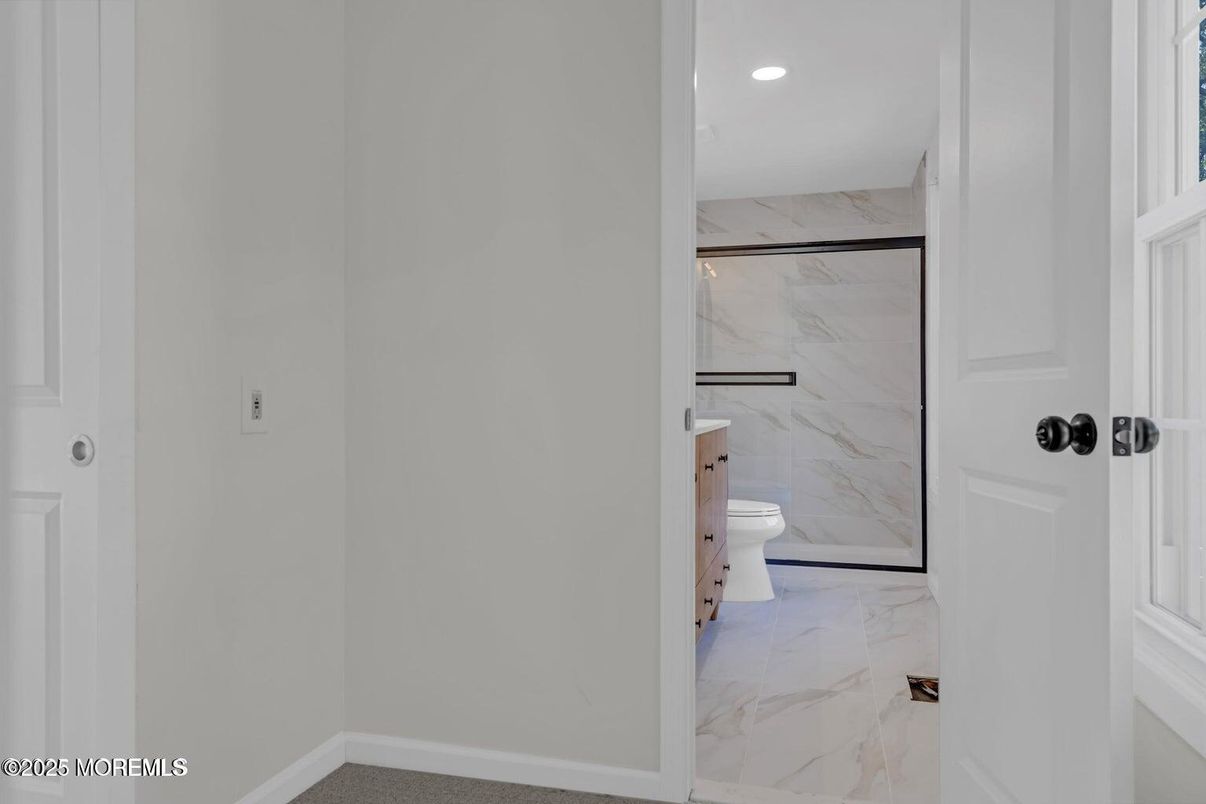 Bathroom, Interior, Marble, Marble Walls, Recessed Lighting
