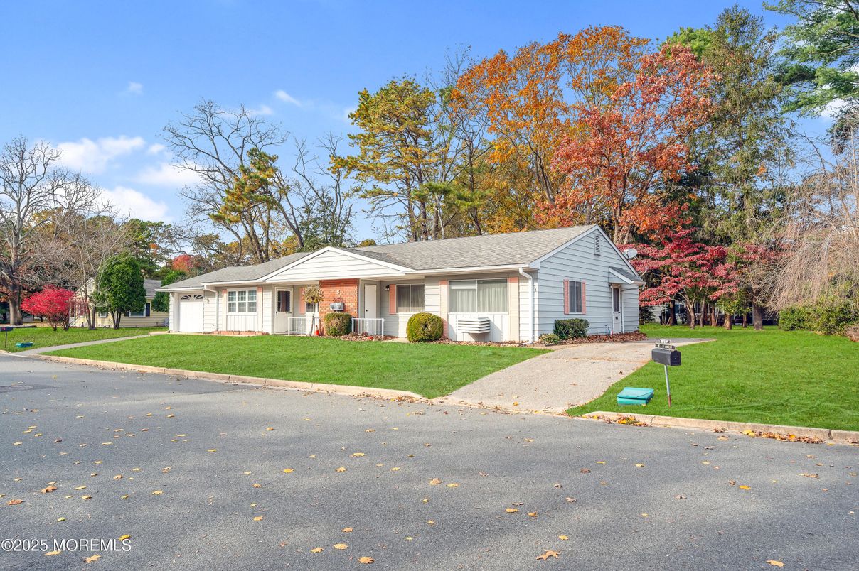 Attached, Exterior, Facade, Brick Facade, Ranch