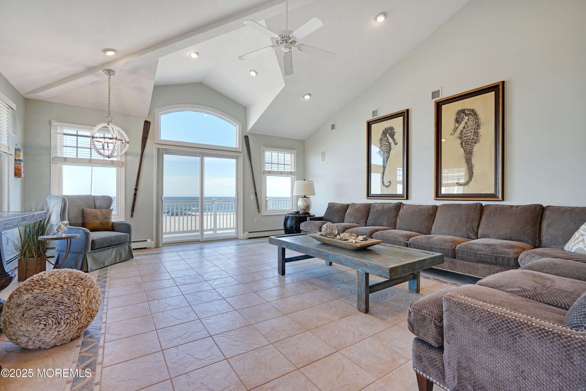 Interior, Living room, Pendant Lights, Recessed Lighting, Water