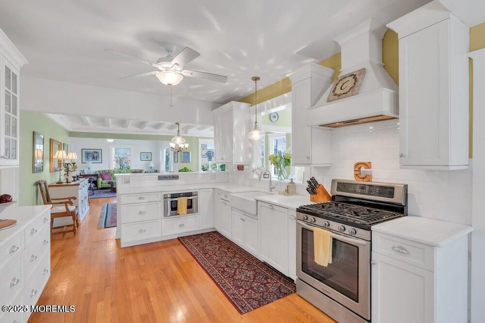 Dining room, Interior, Kitchen, Pendant Lights, Stainless Steel Appliances, Wood Texture Flooring
