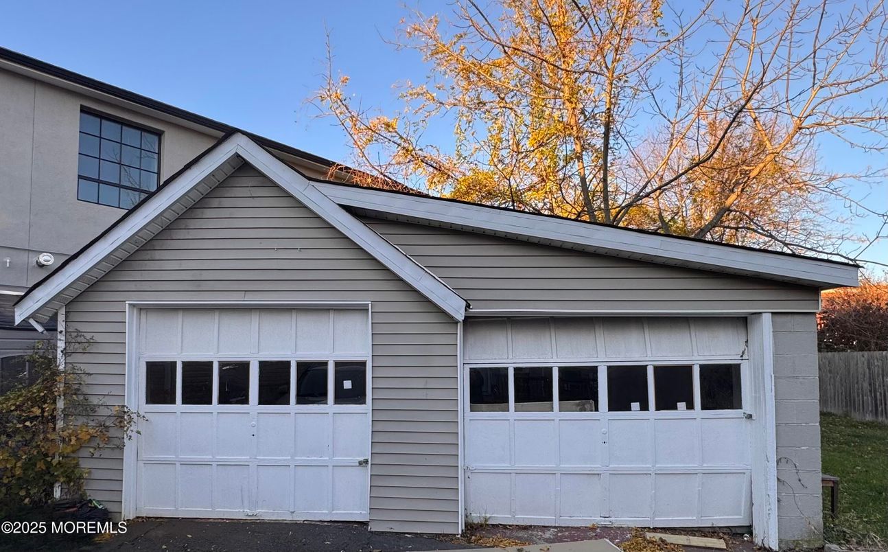 Detached Garage, Exterior