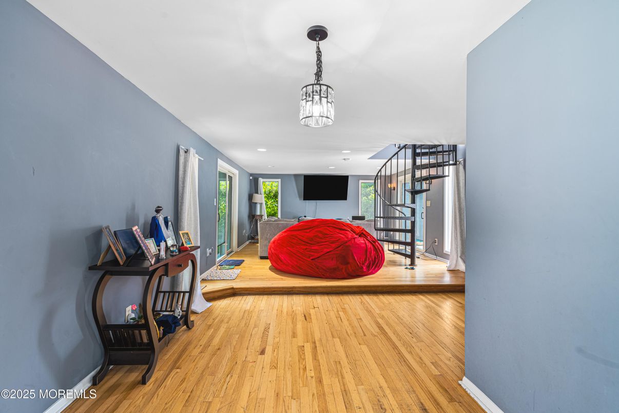 Interior, Pendant Lights, Recessed Lighting, Wood Texture Flooring