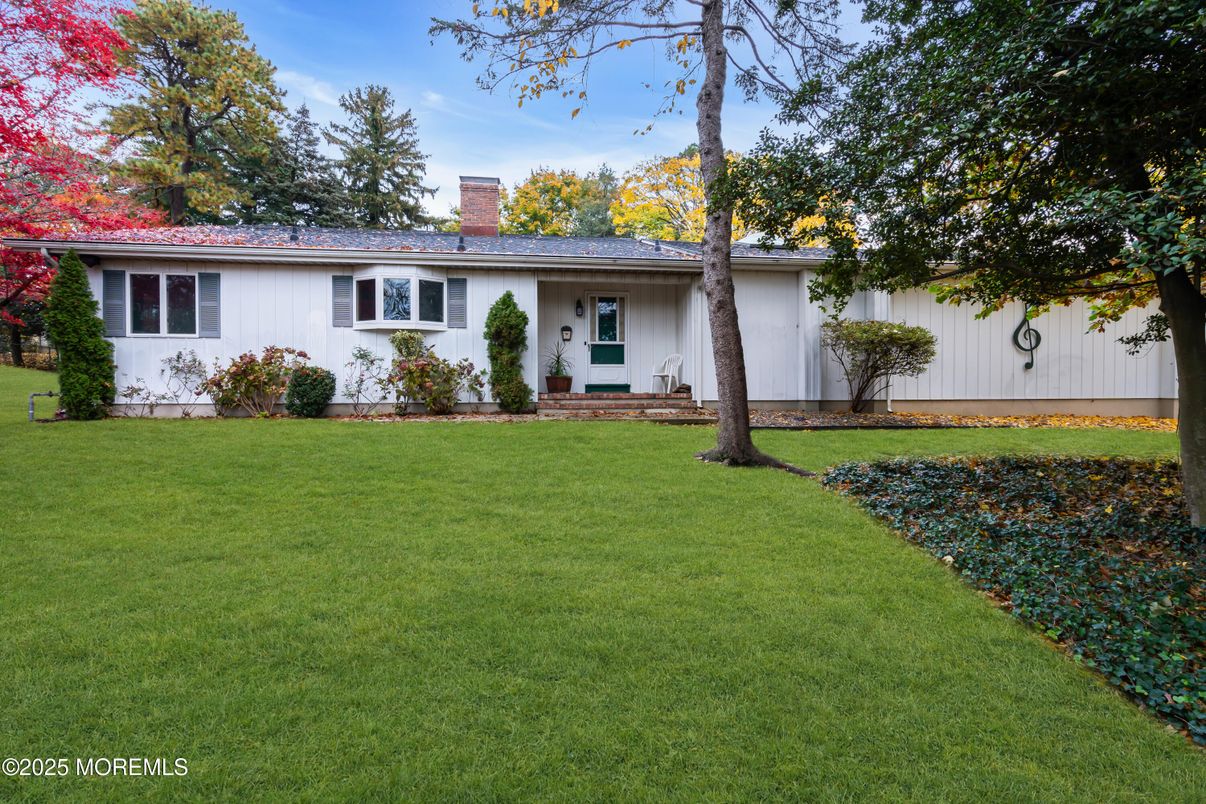 Backyard, Exterior, Facade, Ranch