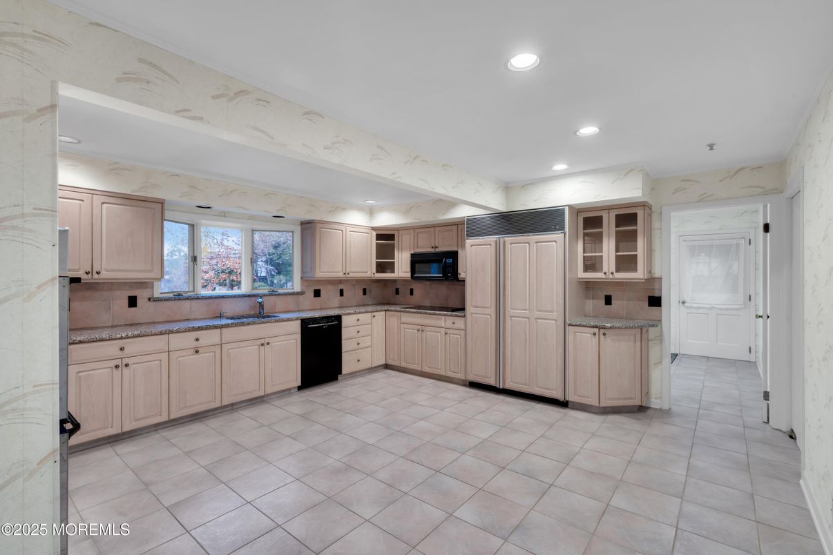 Interior, Kitchen, Marble Walls, Recessed Lighting