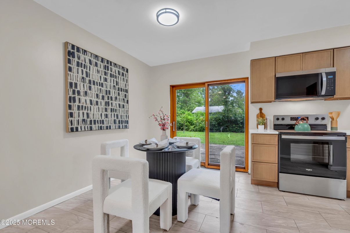 Dining room, Interior, Kitchen, Stainless Steel Appliances, Wood Texture Flooring