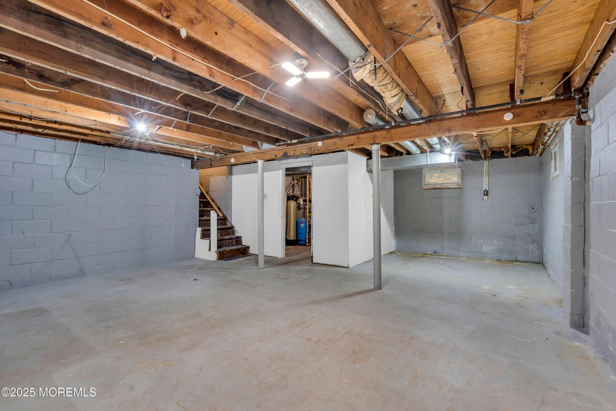 Empty room, Interior, Wooden Beams, Wooden Ceilings