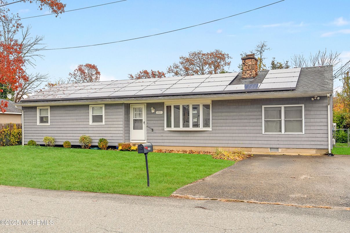 Exterior, Facade, Cape Cod