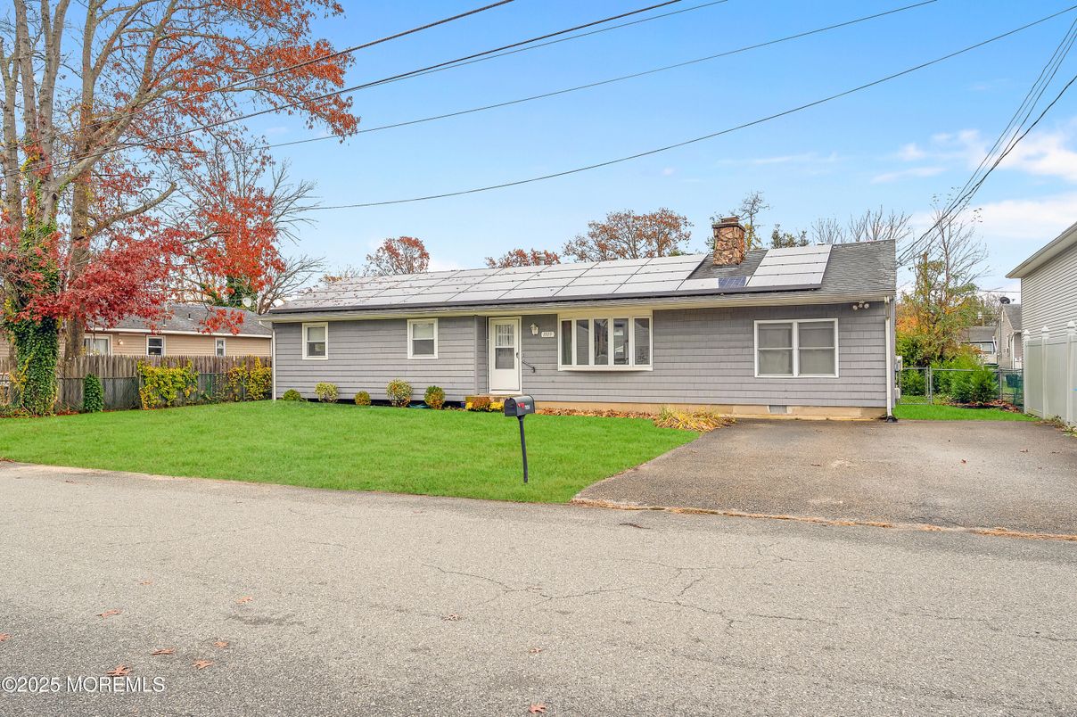 Backyard, Exterior, Facade, Cape Cod