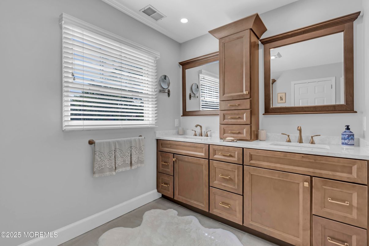 Bathroom, Dual Sink Vanities, Interior, Recessed Lighting