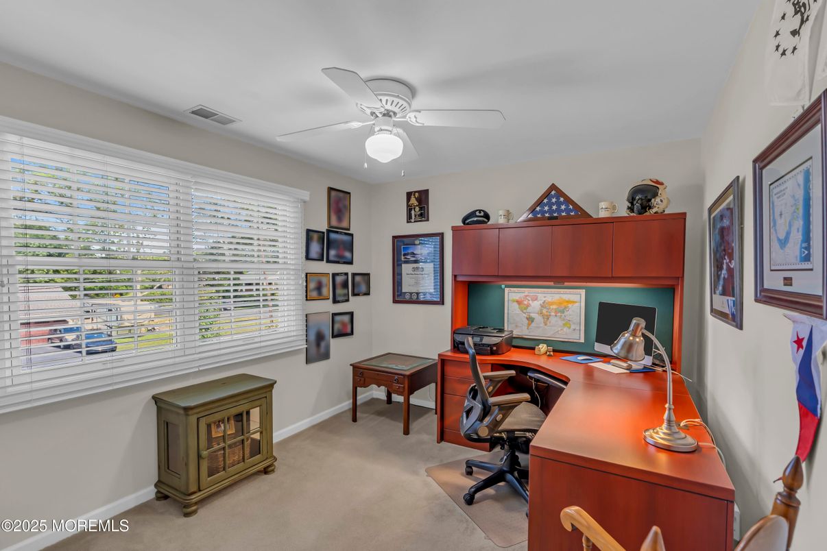 Home Office, Interior