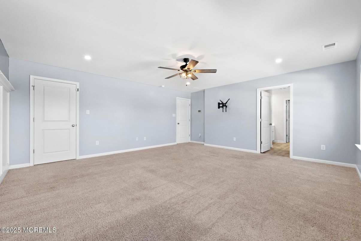 Empty room, Interior, Recessed Lighting