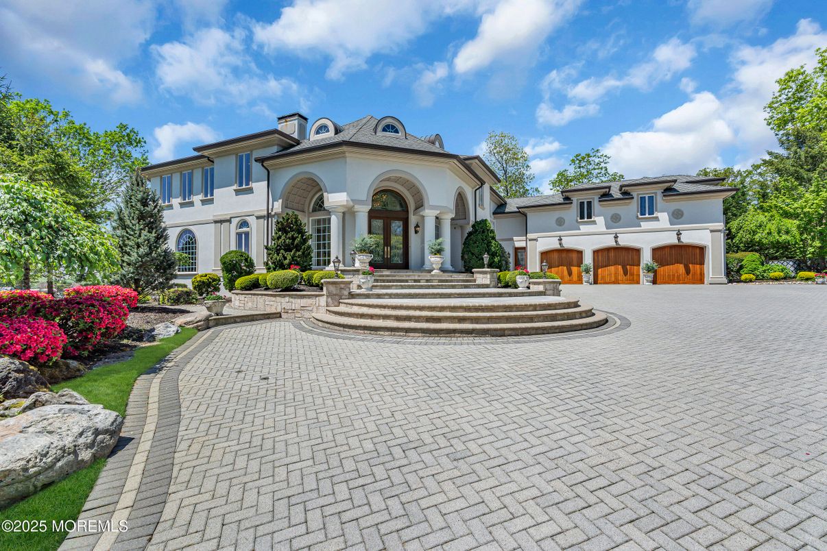 Attached, Exterior, Facade, Mediterranean