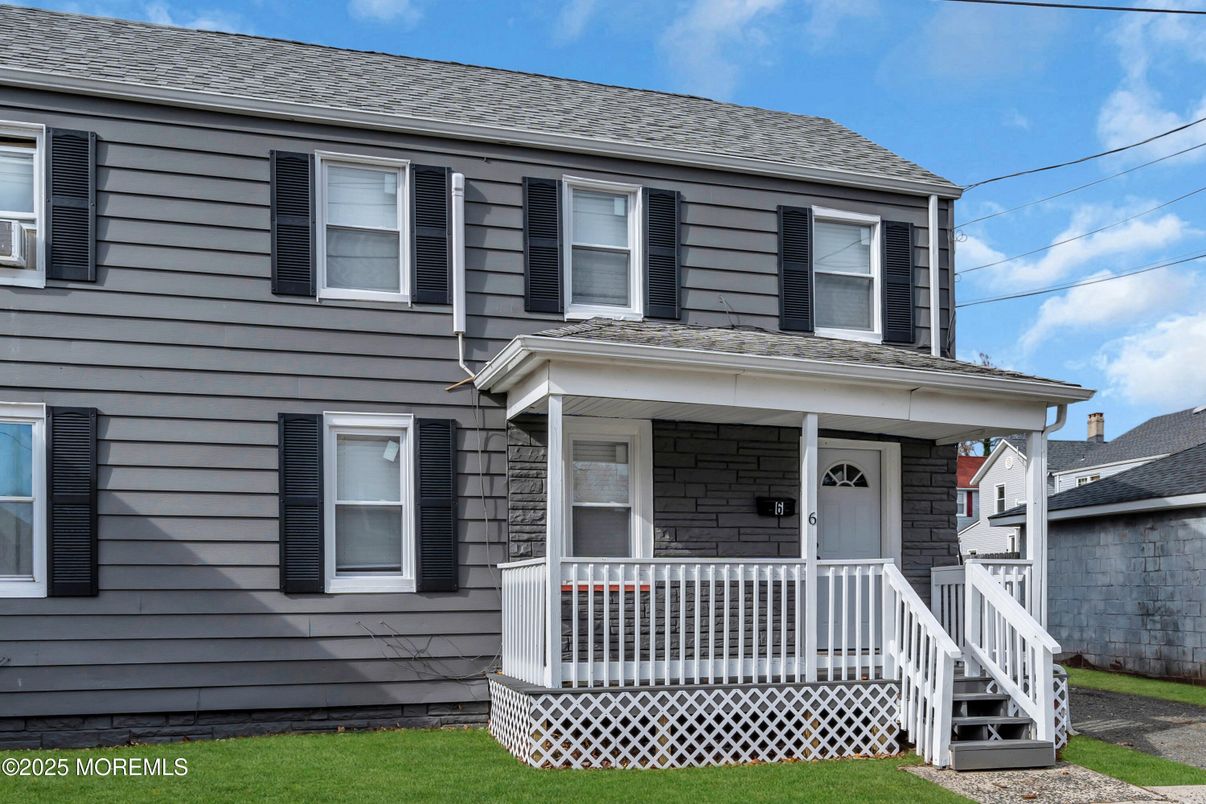 Exterior, Facade, American Foursquare