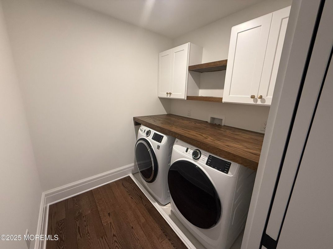 Interior, Washer, Wood Texture Flooring