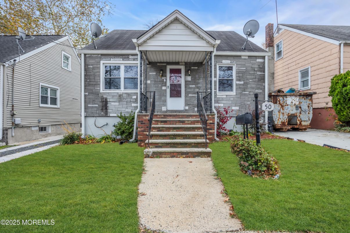 Exterior, Facade, Cape Cod
