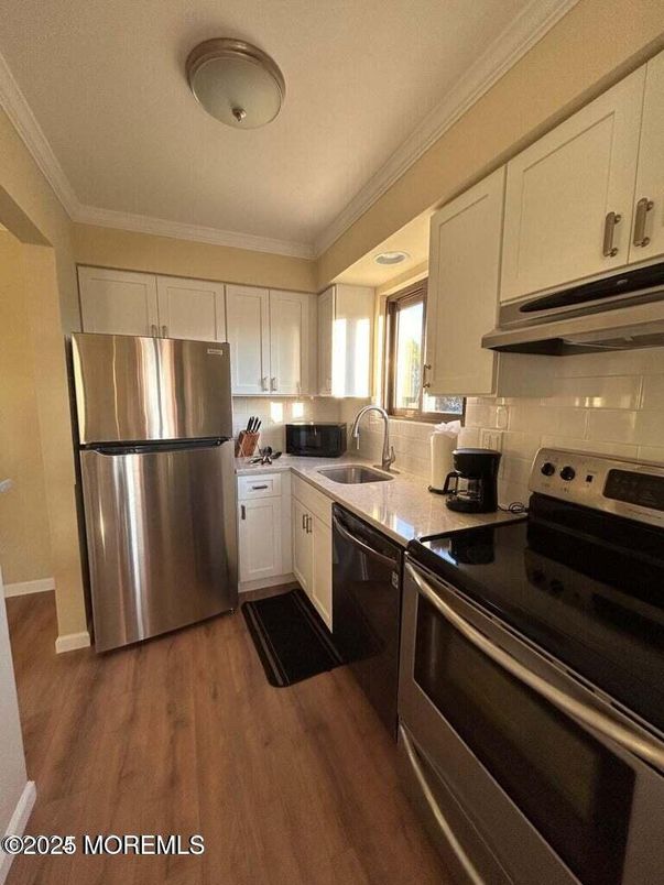 Interior, Kitchen, Stainless Steel Appliances, Wood Texture Flooring
