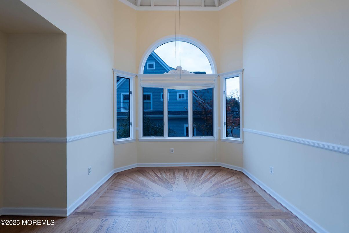 Empty room, Interior, Pendant Lights, Wood Texture Flooring