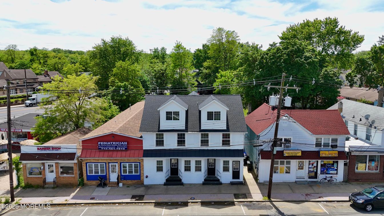 Exterior, Facade, Farmhouse