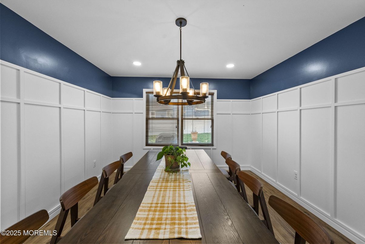 Chandelier, Dining room, Interior, Recessed Lighting, Wood Texture Flooring