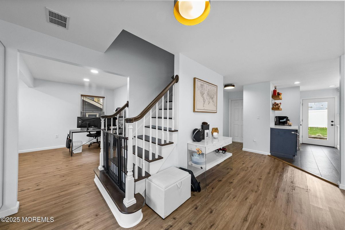 Interior, Recessed Lighting, Wood Texture Flooring