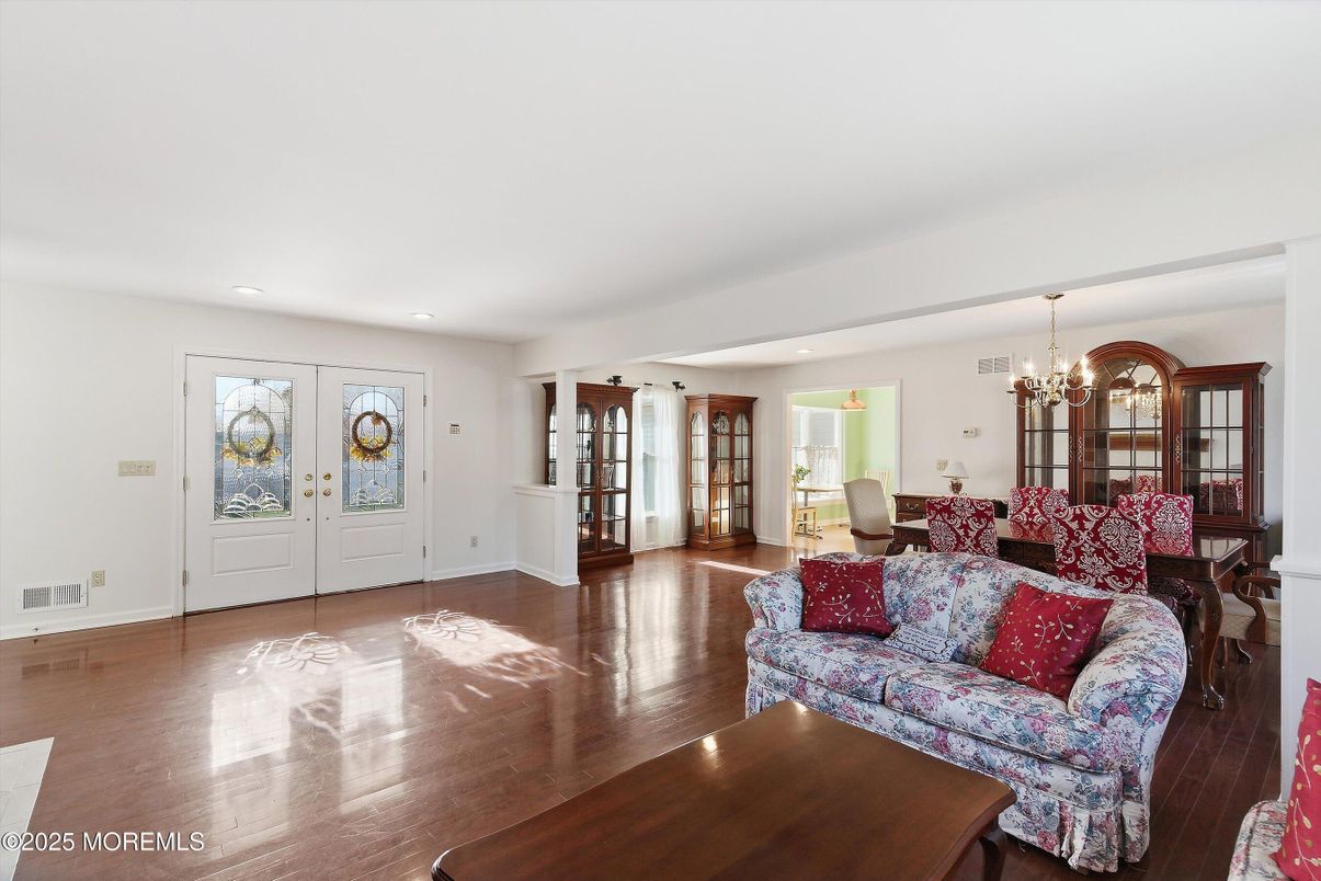 Chandelier, Dining room, Interior, Living room, Recessed Lighting, Wood Texture Flooring