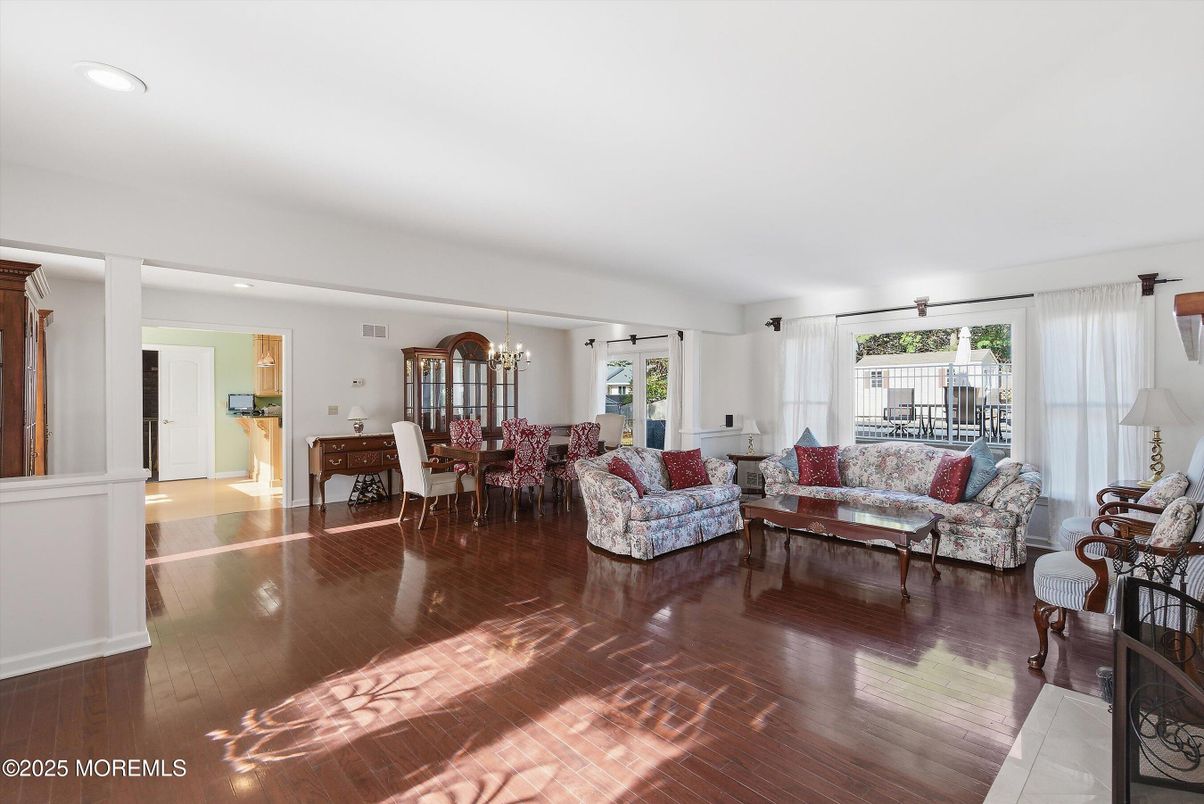 Dining room, Interior, Living room, Recessed Lighting, Wood Texture Flooring
