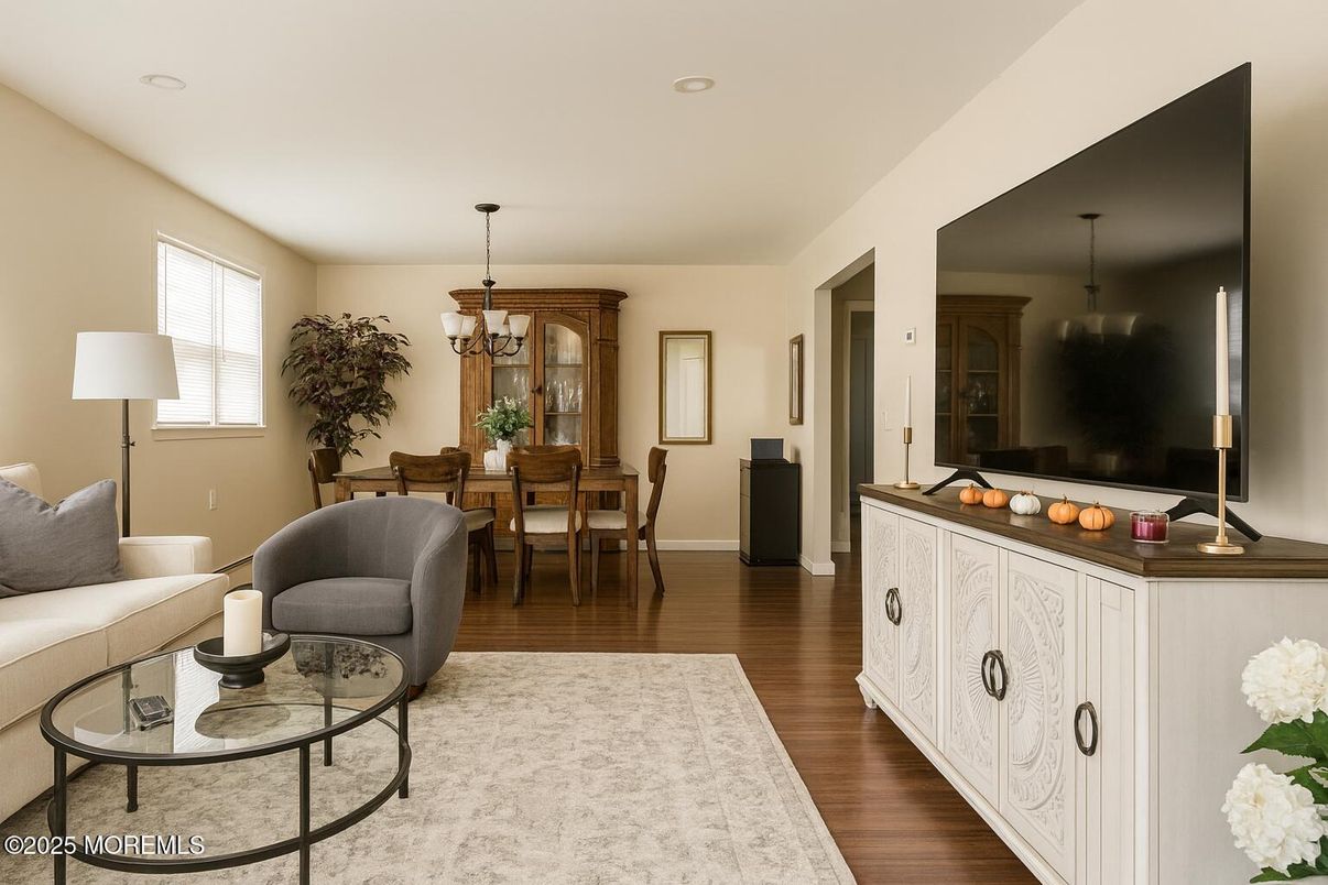 Dining room, Interior, Living room, Pendant Lights, Recessed Lighting, Wood Texture Flooring