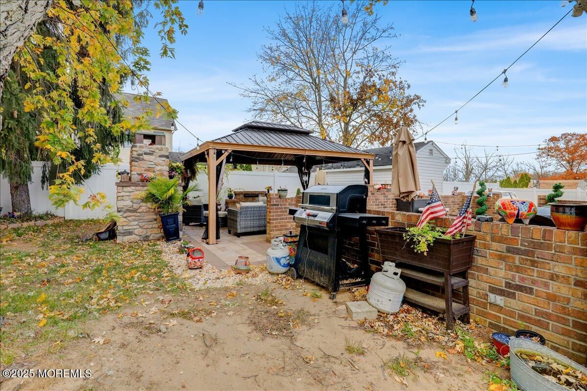 Exterior, Outdoor Kitchen