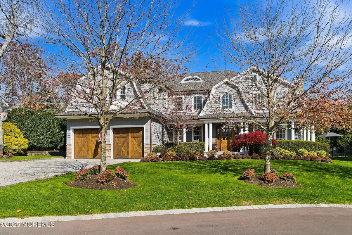 Attached, Exterior, Facade, French Provincial