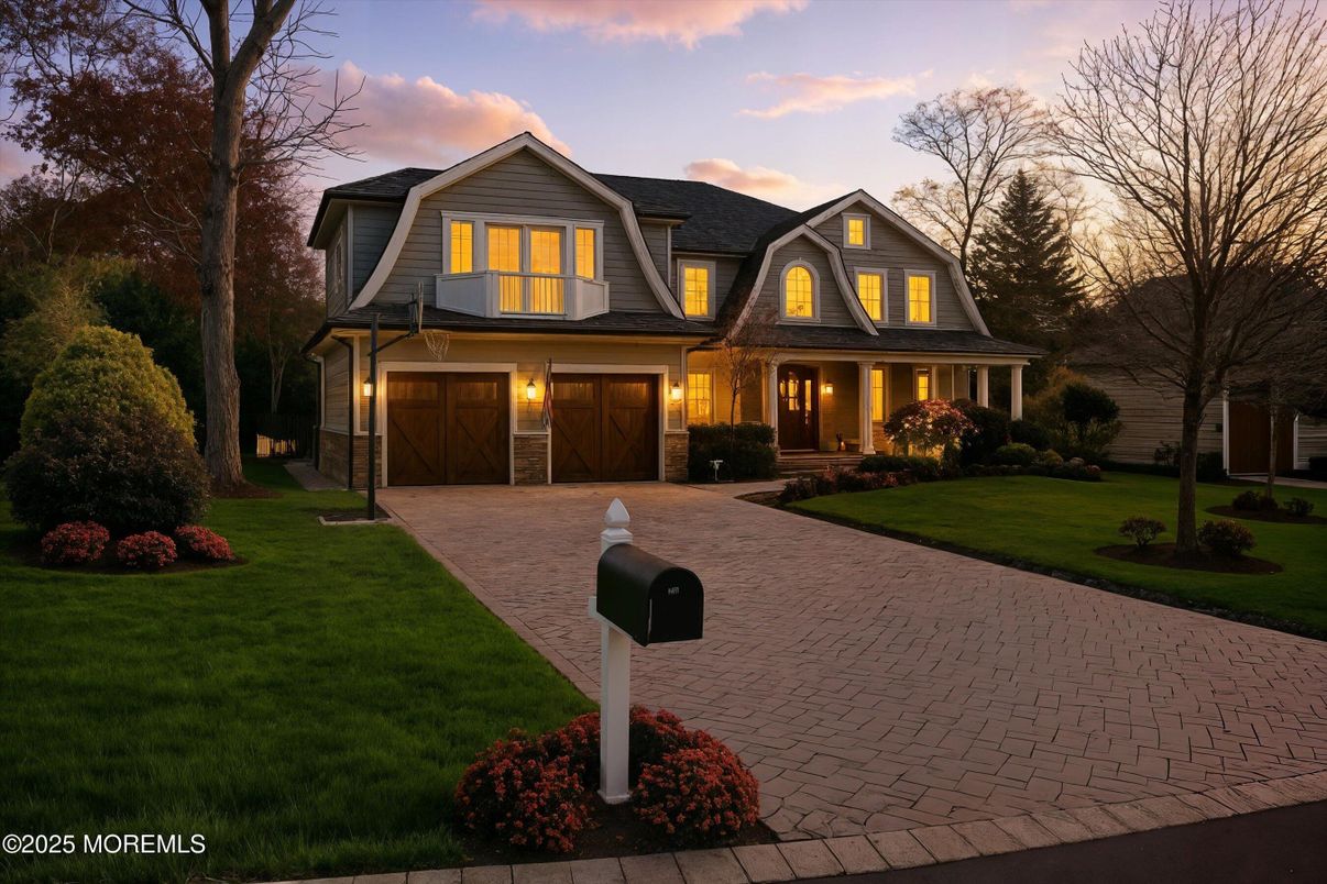 Attached, Exterior, Facade, Farmhouse